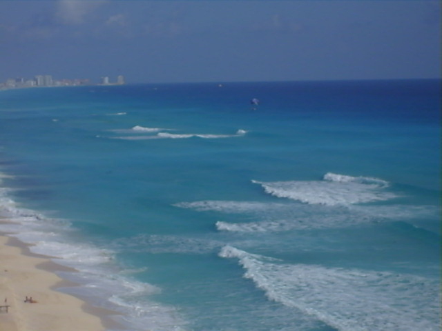 Cancun hotels: calm beach in the north Hotel Zone