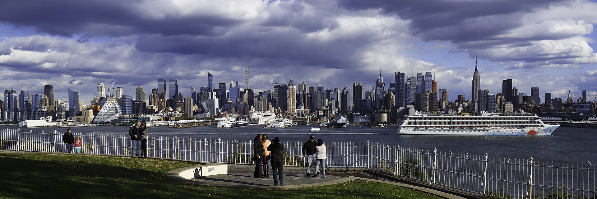 Manhattan skyline viewed across the Hudson River