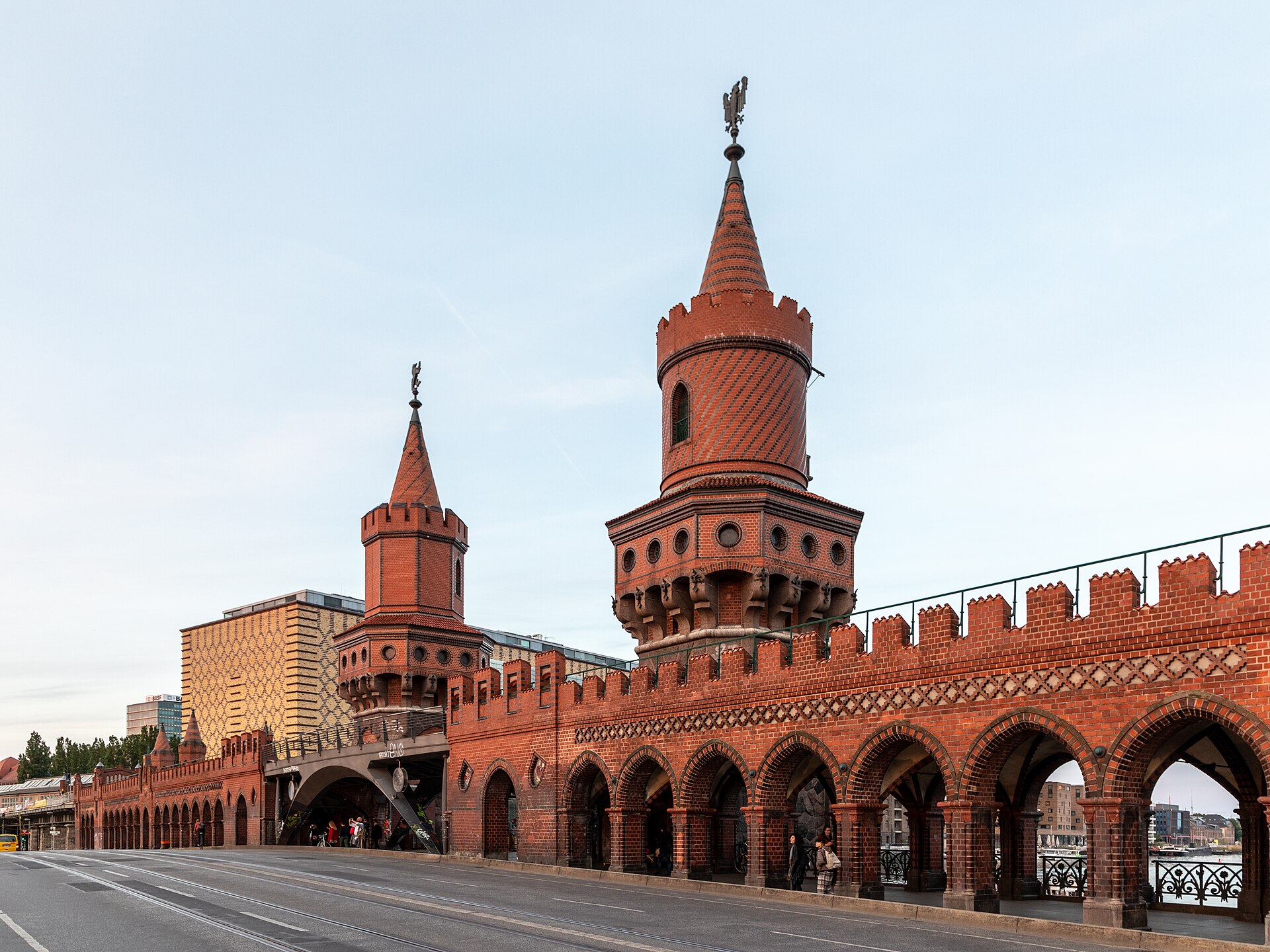 Where to stay in Berlin: the Oberbaum Bridge between Kreuzberg and Friedrichshain
