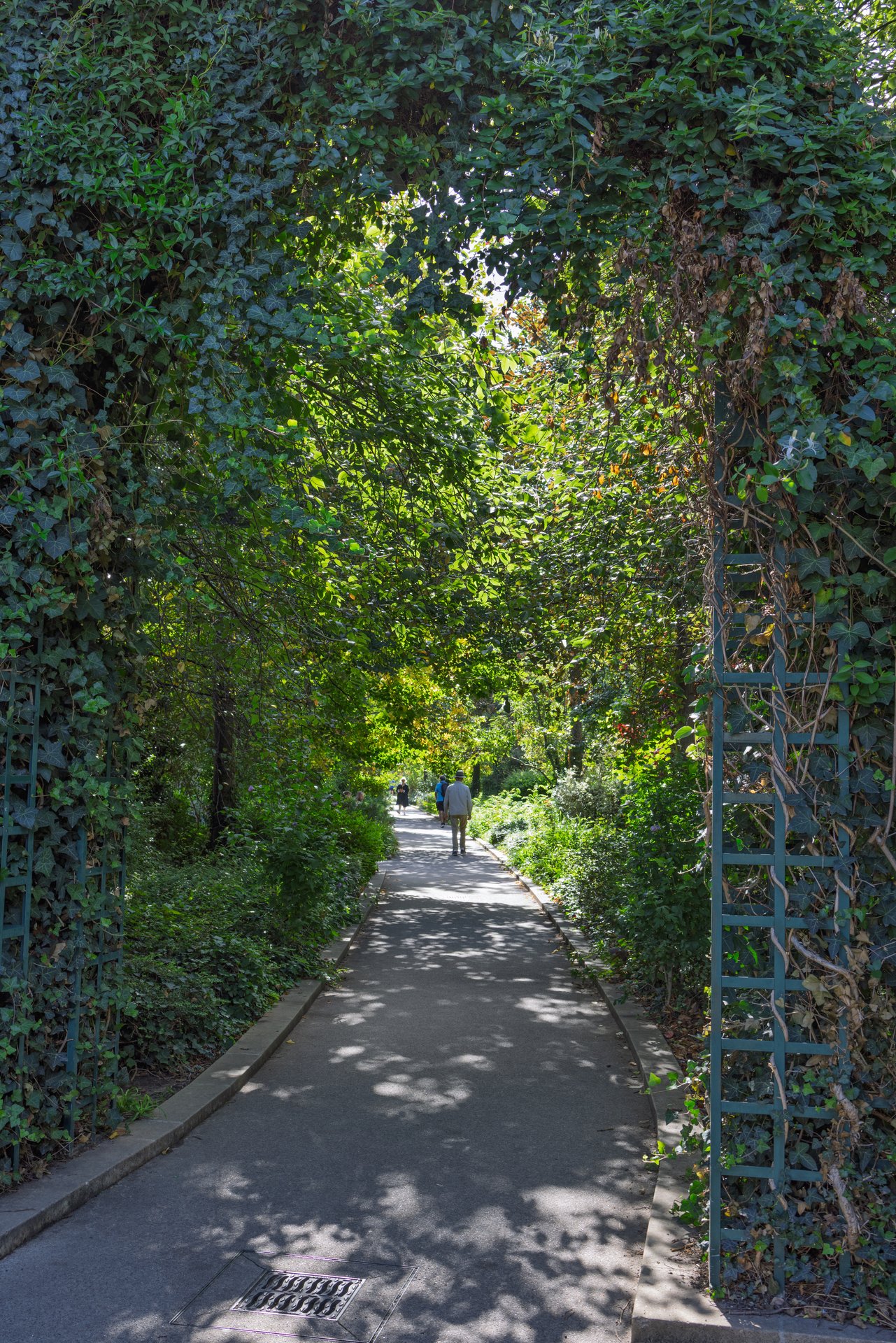 The Coulée Verte elevated park in Paris