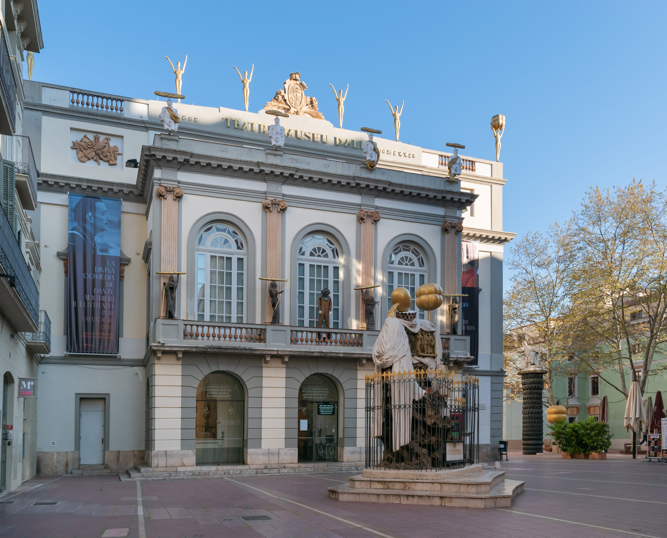 The Dalí Theatre-Museum in Figueres with giant eggs on its roof