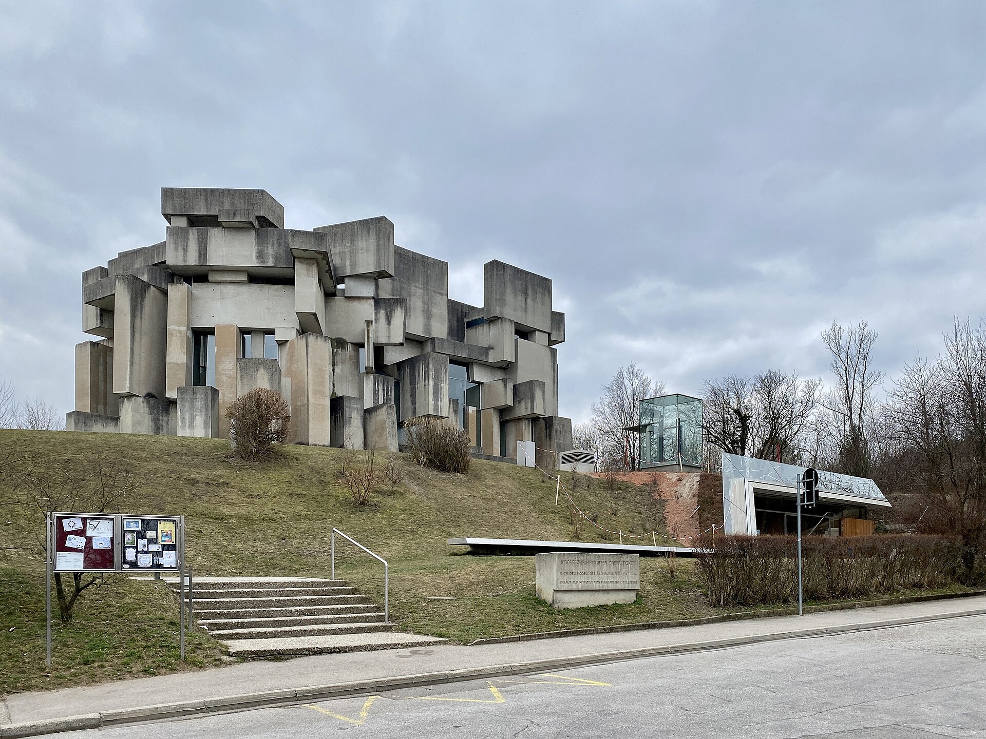Wotrubakirche Vienna, brutalist concrete block church in Mauer