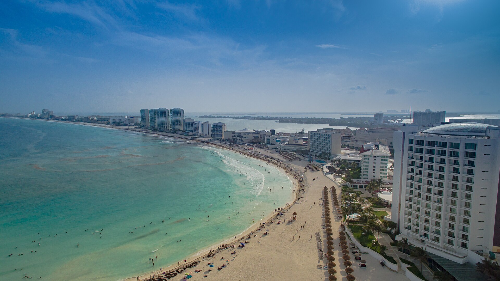 Cancun all-inclusive resorts: aerial view of the Hotel Zone