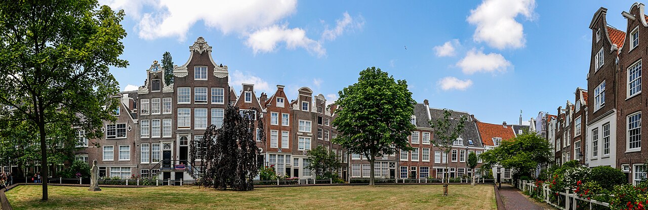Begijnhof hidden courtyard in Amsterdam with historic houses
