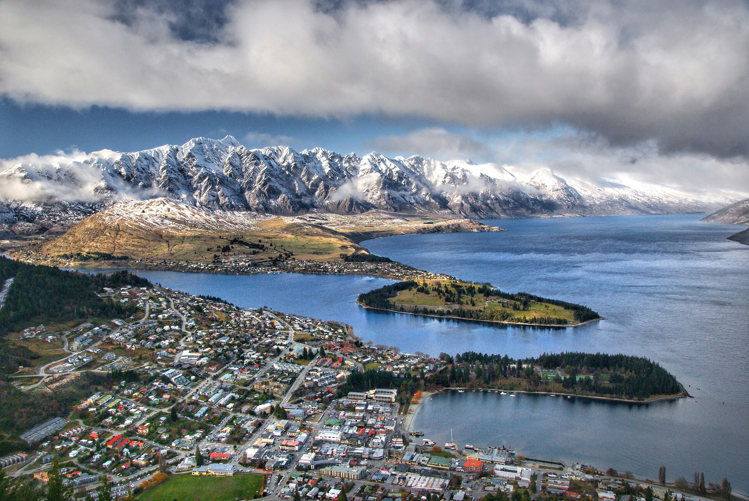 Queenstown on Lake Wakatipu with The Remarkables mountains behind