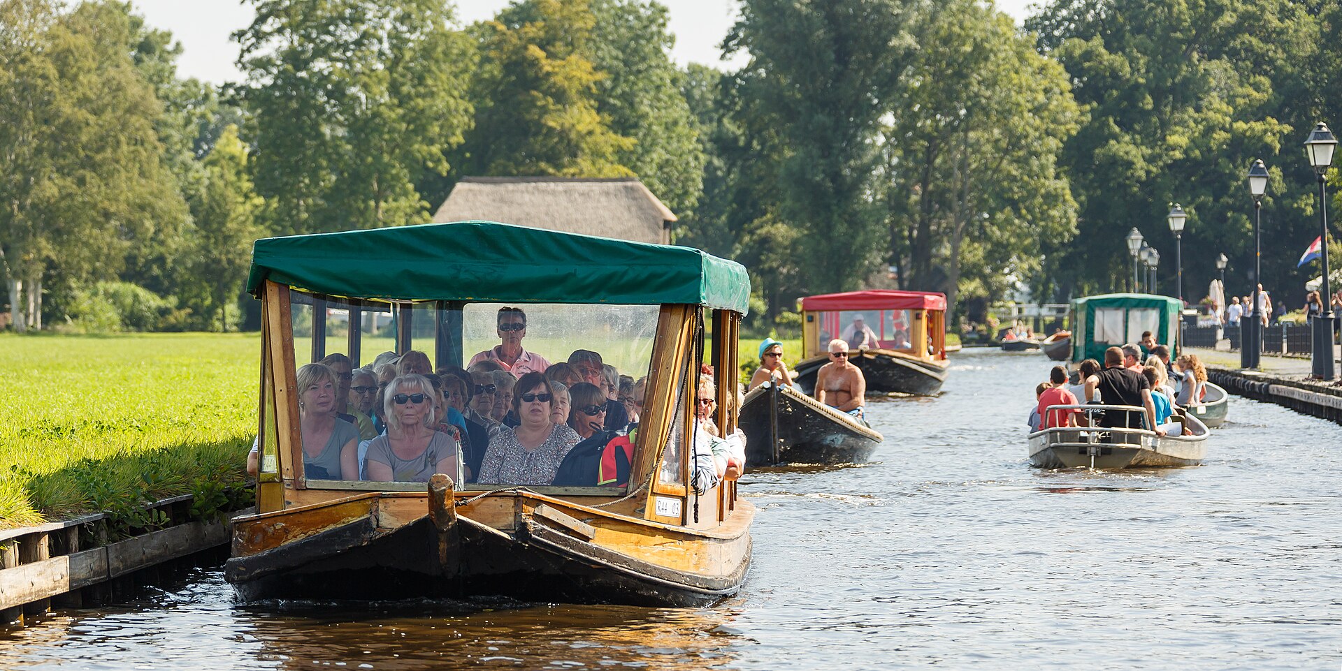 Thatched houses along a canal in Giethoorn, the car-free village in the Netherlands