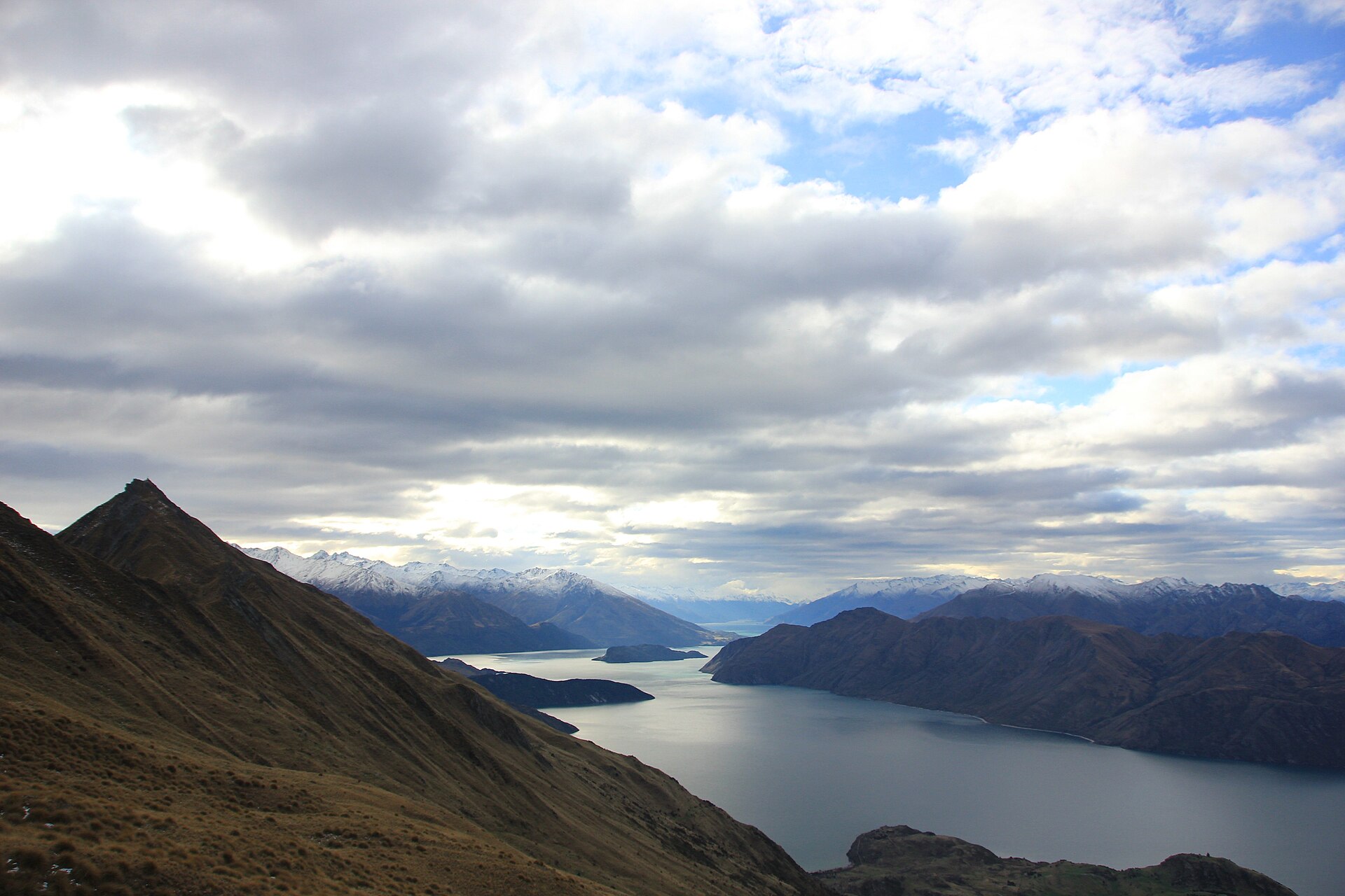 View of Roy's Peak mountain above Lake Wanaka
