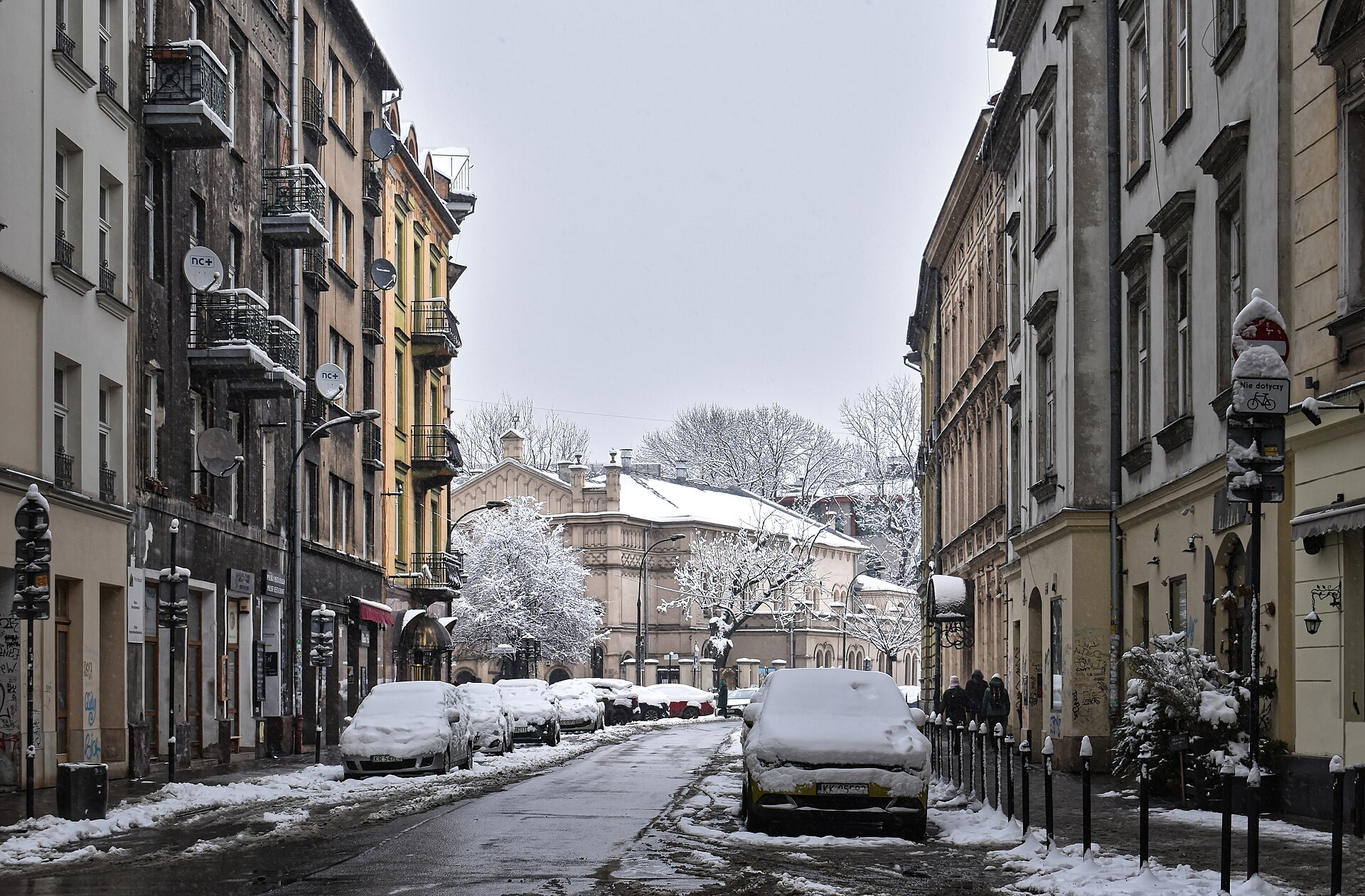 Miodowa Street and the Tempel Synagogue in Kraków's Kazimierz district
