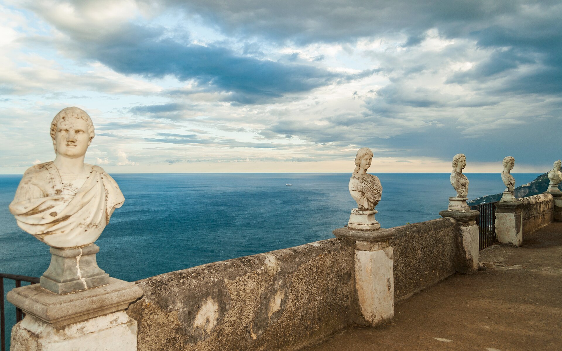 Amalfi Coast itinerary: the gardens of Villa Cimbrone in Ravello