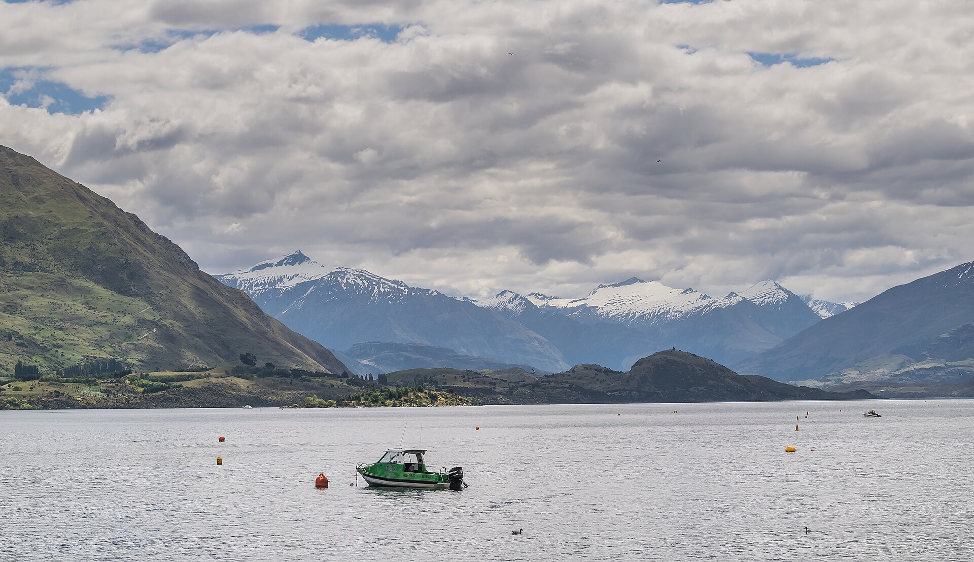 Lake Wanaka with mountains behind, New Zealand
