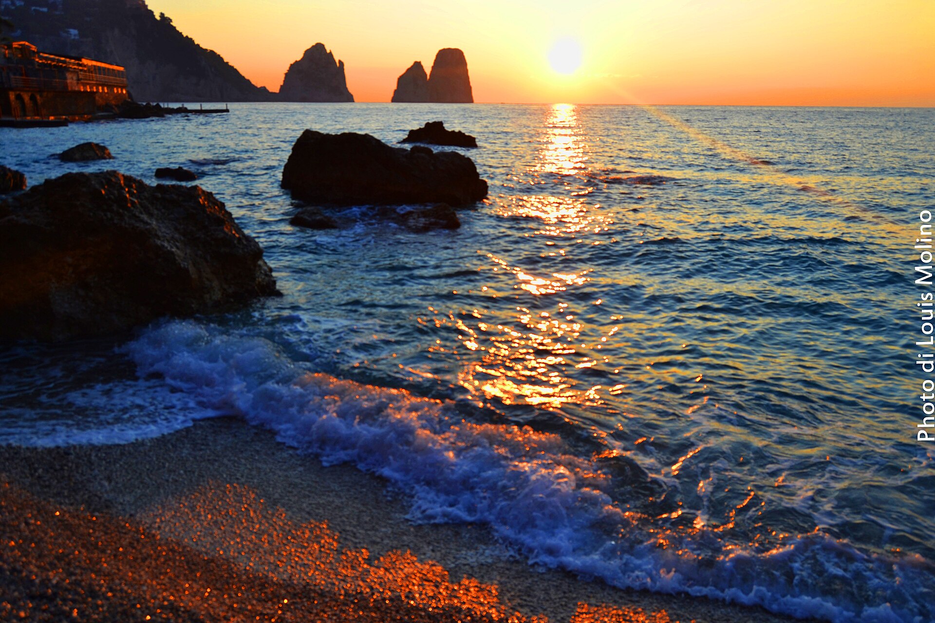 Amalfi Coast itinerary: the Faraglioni sea stacks at sunrise, Capri