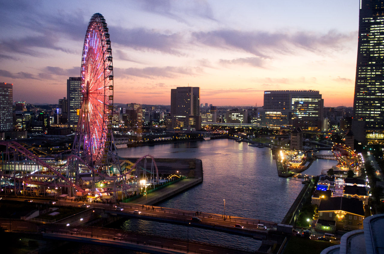 The Tempozan Ferris Wheel in Osaka at dusk