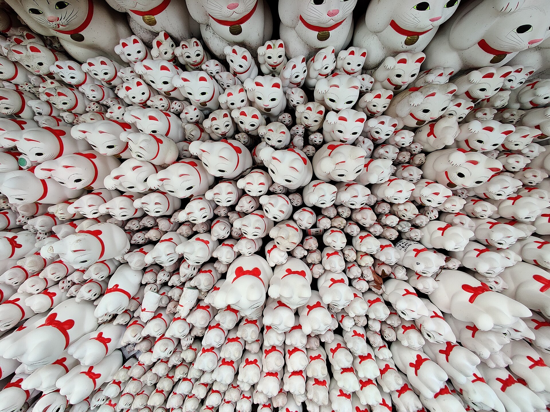 Rows of maneki-neko lucky cat statues at Gotokuji Temple in Tokyo