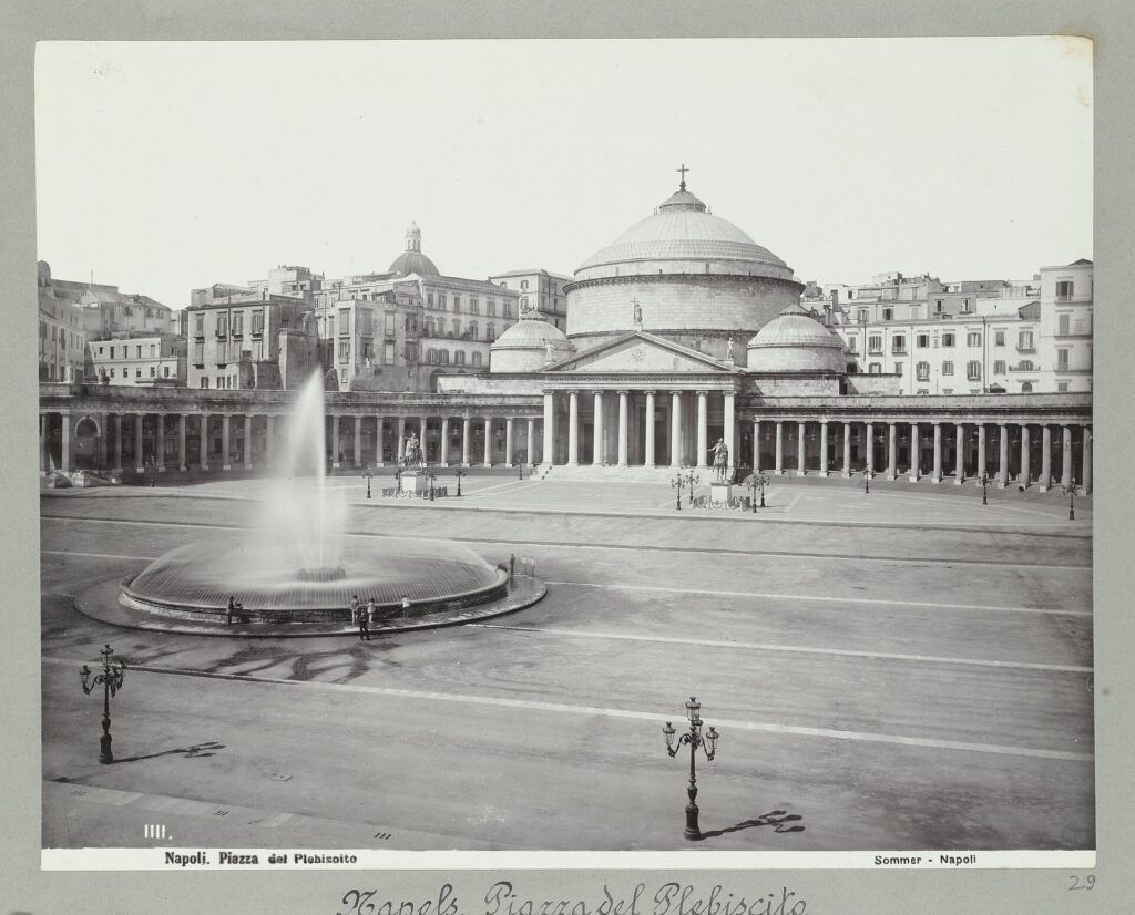 Piazza del Plebiscito in Naples